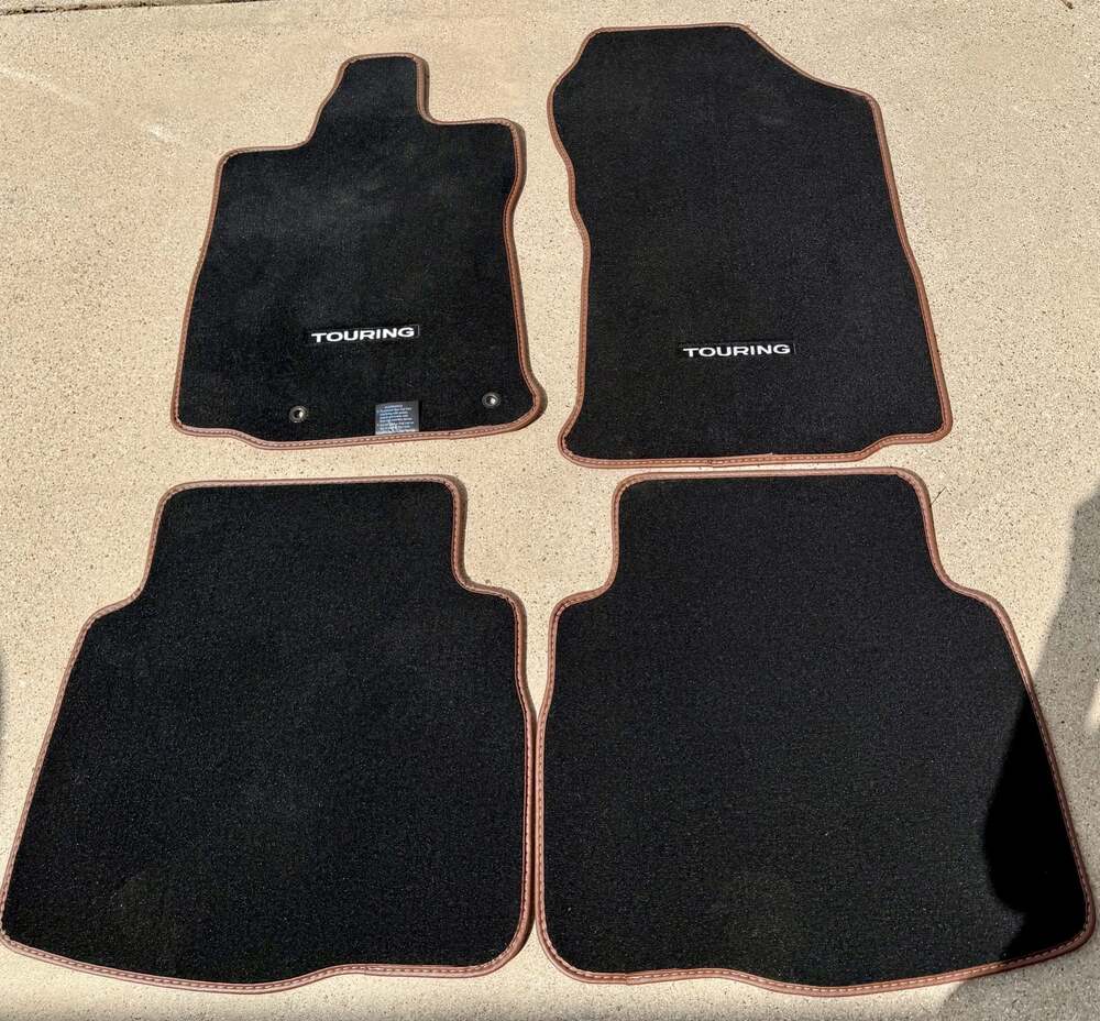 New OEM 2020-2025 Subaru OUTBACK Black 4 Pcs. Carpet Floor Mats Set # J505SAN000
